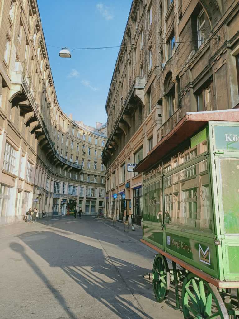 kiraly-Straße jüdisches Viertel Budapest Ungarn Urbanität Urbanismus urbane Kultur Häuserfassaden Straße