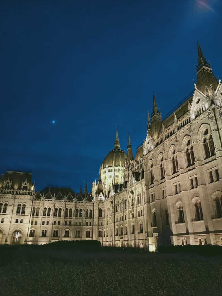 Ungarische Parlament Budapest Paris des Osten Ungarn Europa Städtereisen Stadtlandschaft Urbanismus urbane Kultur