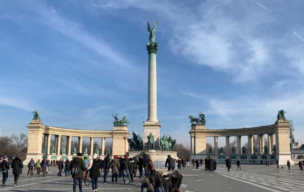 Platz der Helden Budapest Ungarn Paris des Osten Europa Denkmal Monument Statue Platz Metropole 