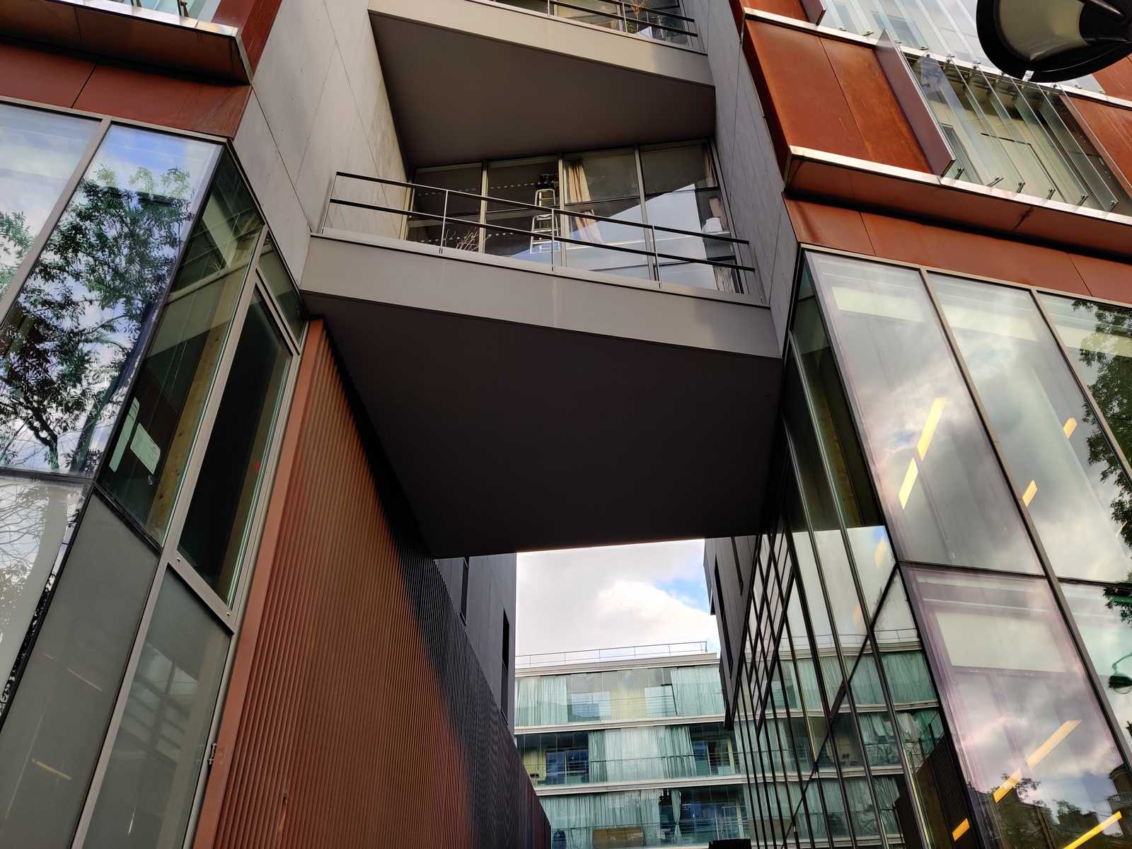 Abstract shortscut of an entry to a building in Paris. The materials used are grey steel, glass and brown metal.